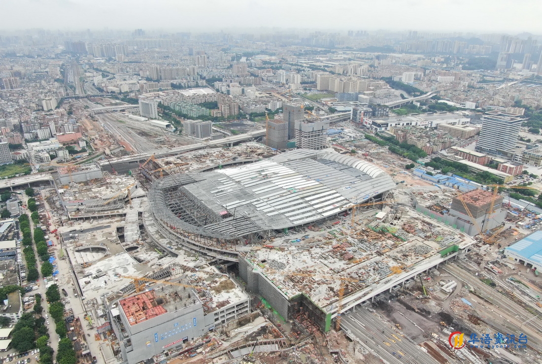 这是6月19日拍摄的建设中的广州白云火车站（无人机照片）。