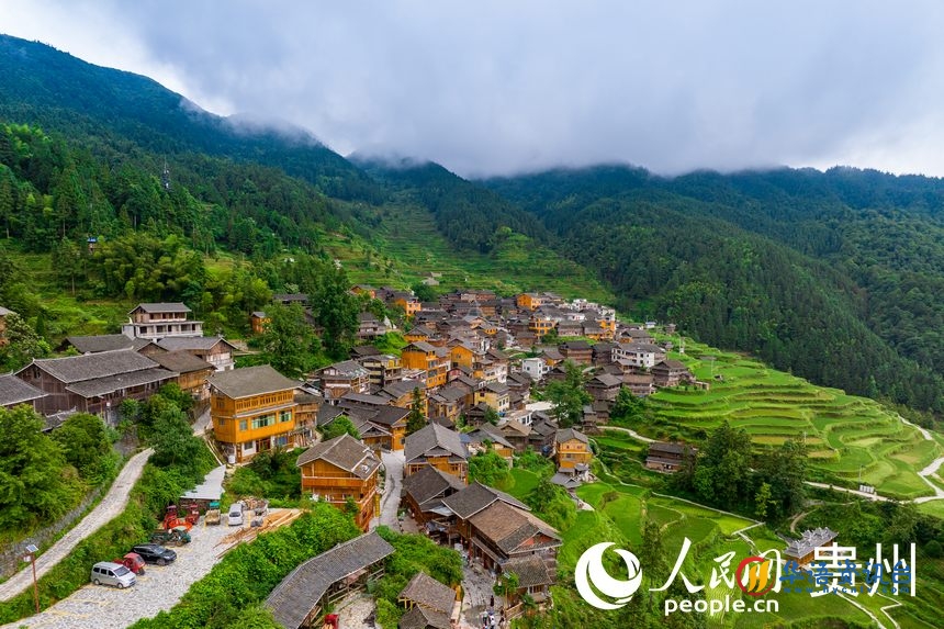 航拍堂安侗寨。人民网记者 涂敏摄