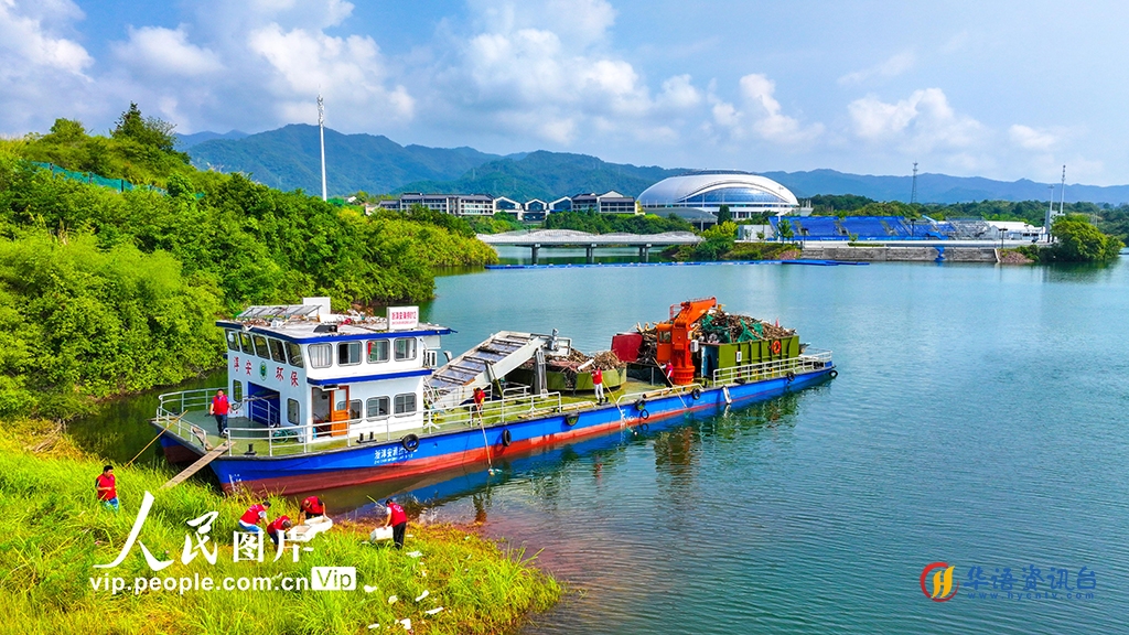 浙江淳安：湖面清理