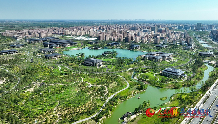 雄安新区容东片区“蓝绿交织、水城共融”。人民网 李兆民摄