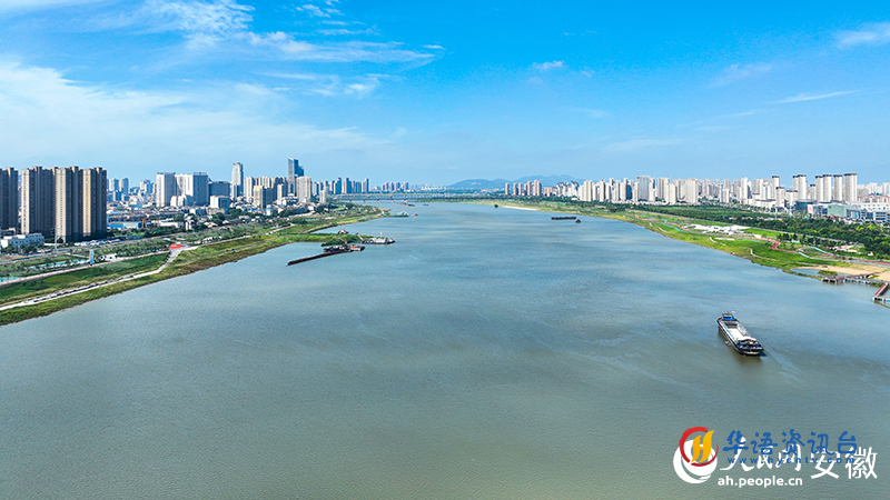 1淮河出桐柏山，奔千里，经鄂豫皖苏鲁，入黄海。人民网记者 陶涛摄