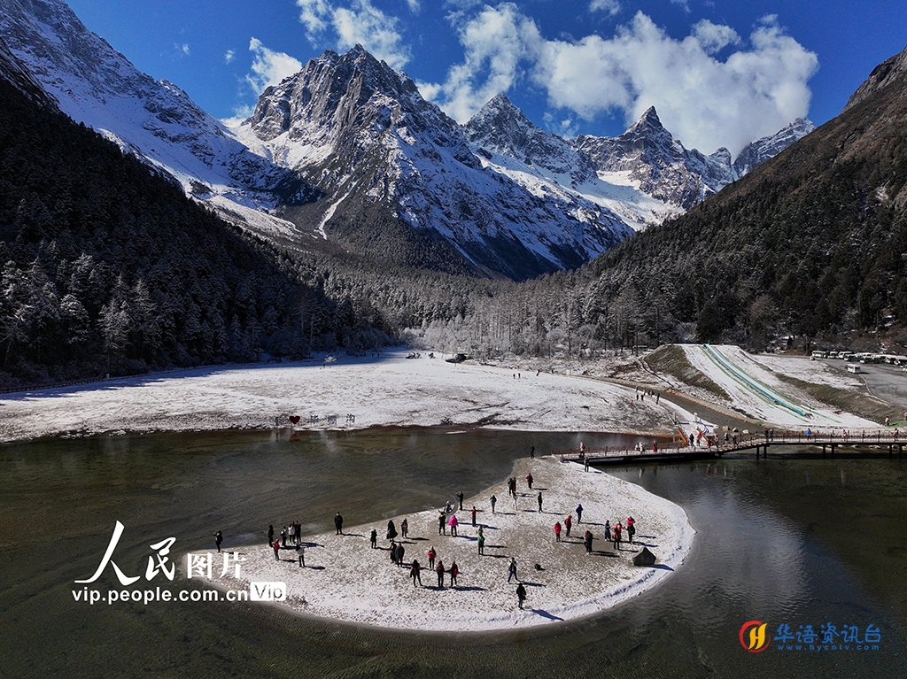 四川理县：初冬毕棚沟宛如童话世界