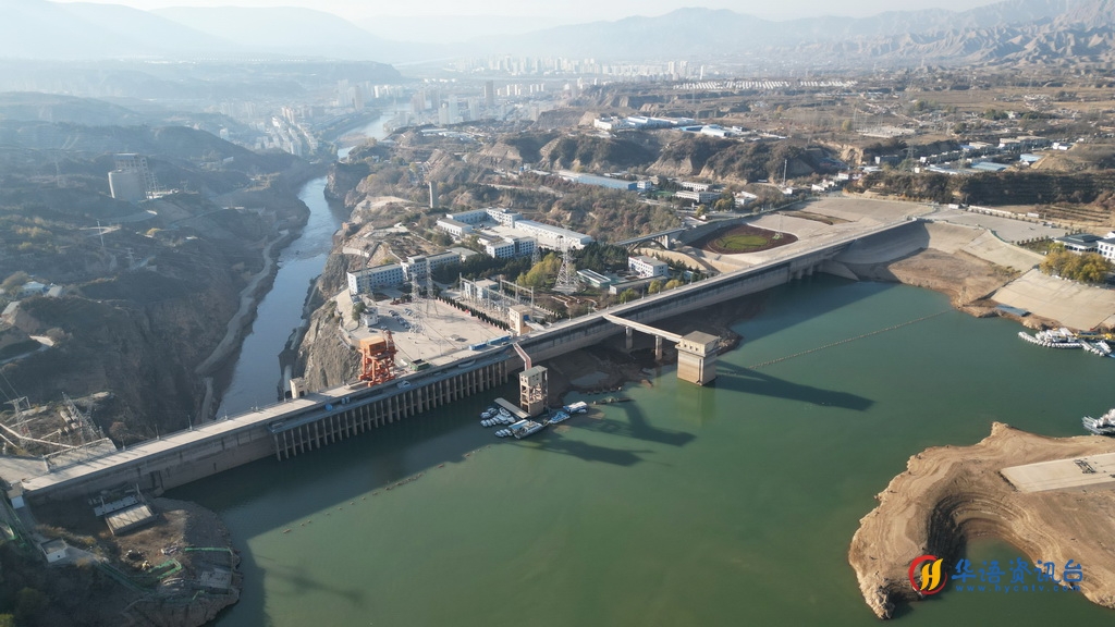 11月20日拍摄的甘肃刘家峡水电站（无人机照片）。
