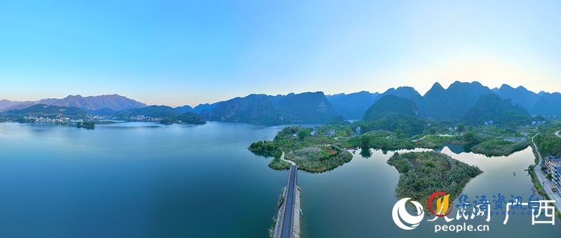 东兰坡豪湖国家湿地公园冬日美景。人民网 付华周摄