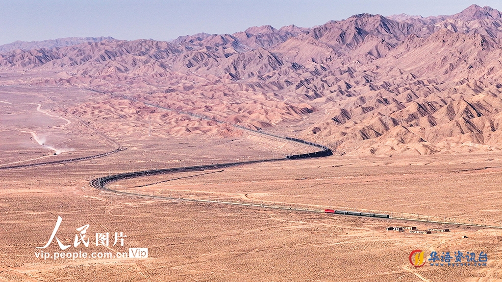 甘肃金昌：“丝绸之路”上“钢铁驼队”