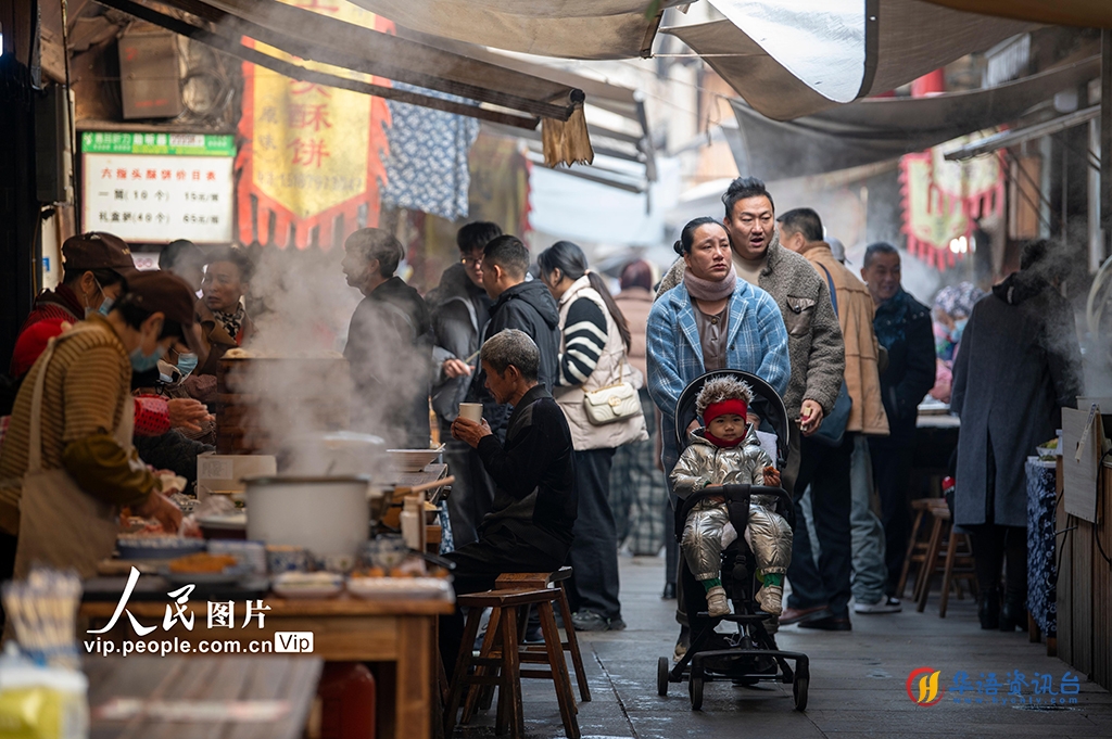 浙江兰溪：古镇早茶街迎客来
