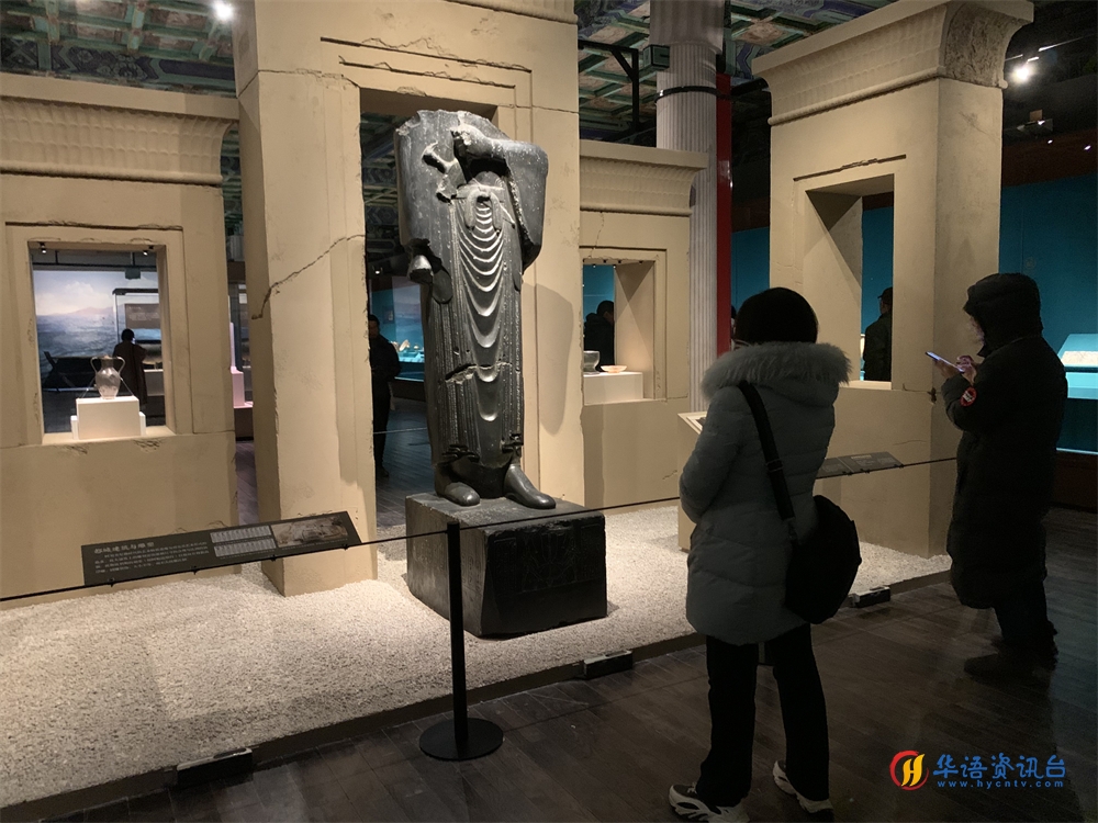 观众现场参观。人民网记者 韦衍行摄