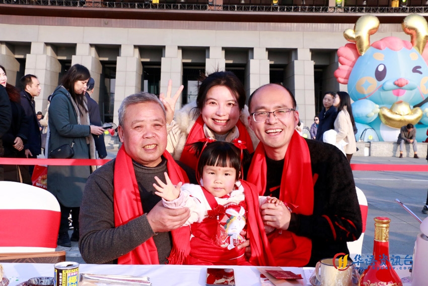 老老少少同欢笑。天府新区融媒体中心供图