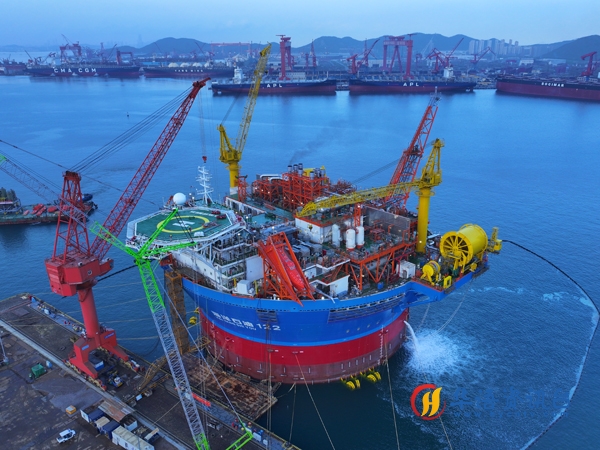 亚洲首艘圆筒型FPSO“海葵一号”建造完工。韩庆摄
