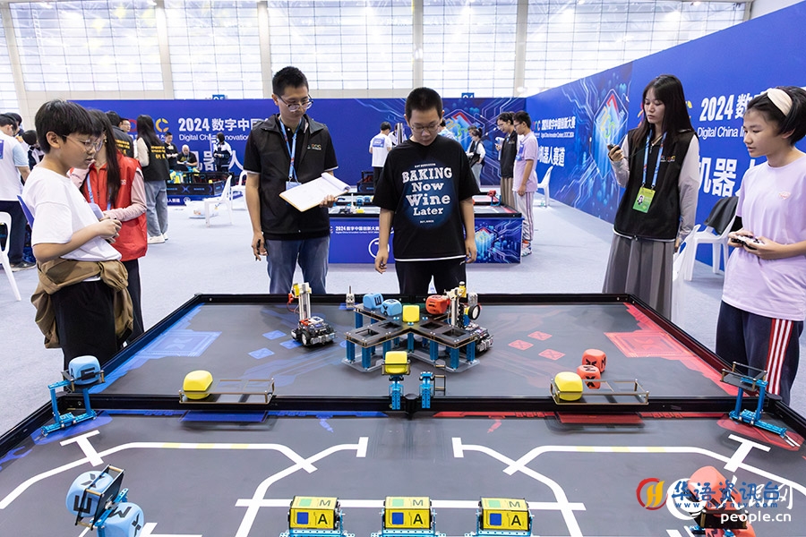 02-2024数字中国创新大赛青少年AI机器人赛道决赛在福建福州举行。人民网记者-焦艳摄