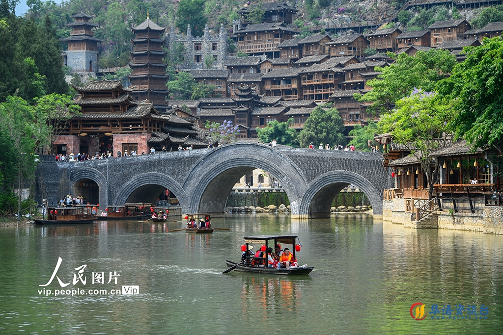 贵州兴义：峰林布依景区引客来