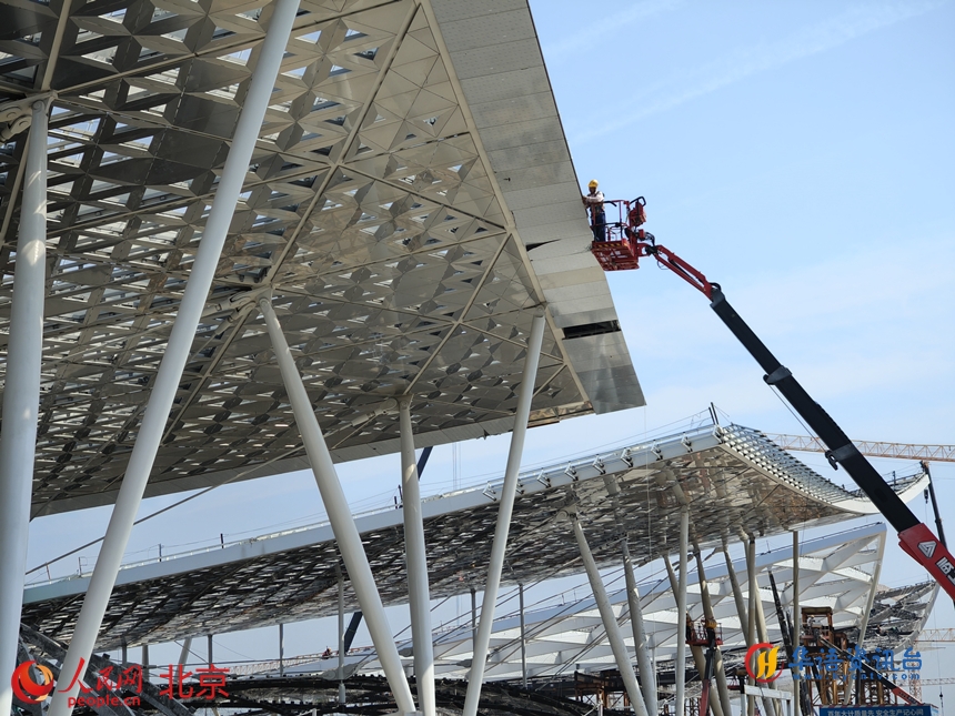 施工中的副中心站枢纽工程。人民网记者 李博摄
