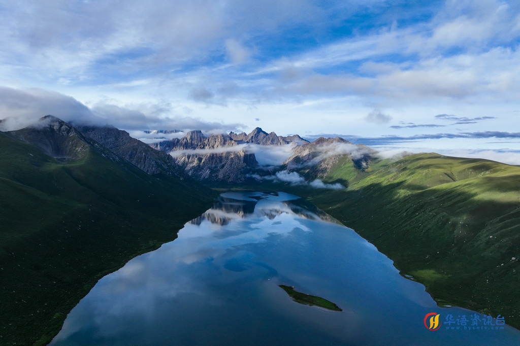 这是7月20日拍摄的年保玉则景色（无人机照片）。
