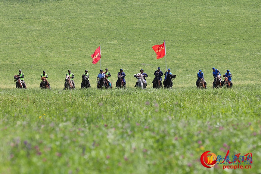 “守望草原巡防队”正在沿线巡防。科右前旗宣传部供图