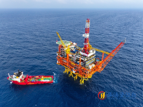 亚洲第一深水导管架平台“海基二号”。李浩玮摄