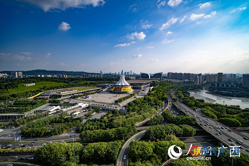 南宁国际会展中心。人民网 雷琦竣摄