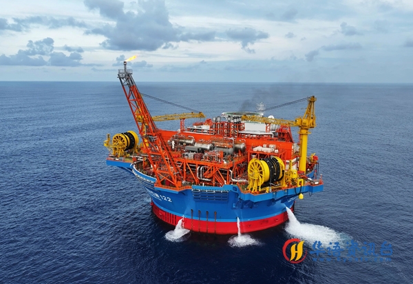 亚洲首艘圆筒型FPSO“海葵一号”。谢修龙摄
