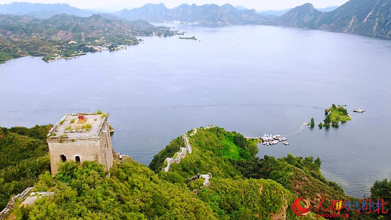 宽城满族自治县境内潘家口水库“水下长城”。人民网记者 赵明妍摄