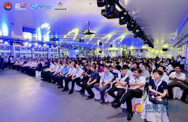 潮起长江畔 艇聚金陵城 —— 2025南京・大学生国际赛艇公开赛盛大启幕 潮起长江畔 艇聚金陵城 —— 2025南京・大学生国际赛艇公开赛盛大启幕