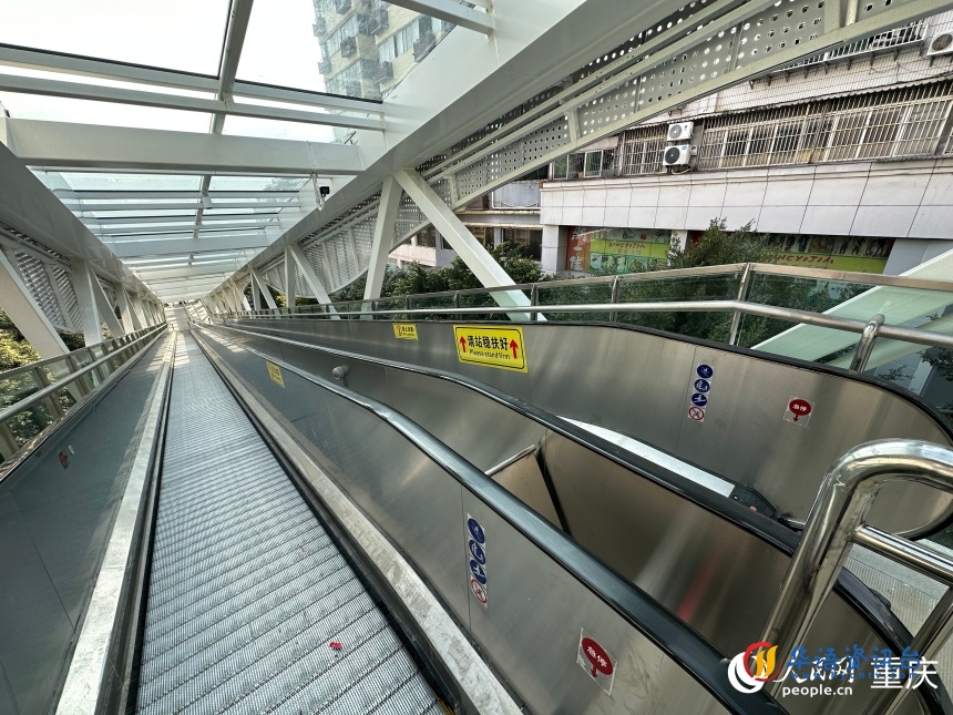 神女大扶梯内部。人民网记者 刘政宁摄