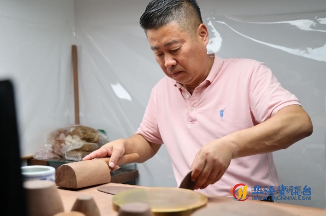张伟军:大巧若拙,自有乾坤在壶中 张伟军:大巧若拙,自有乾坤在壶中